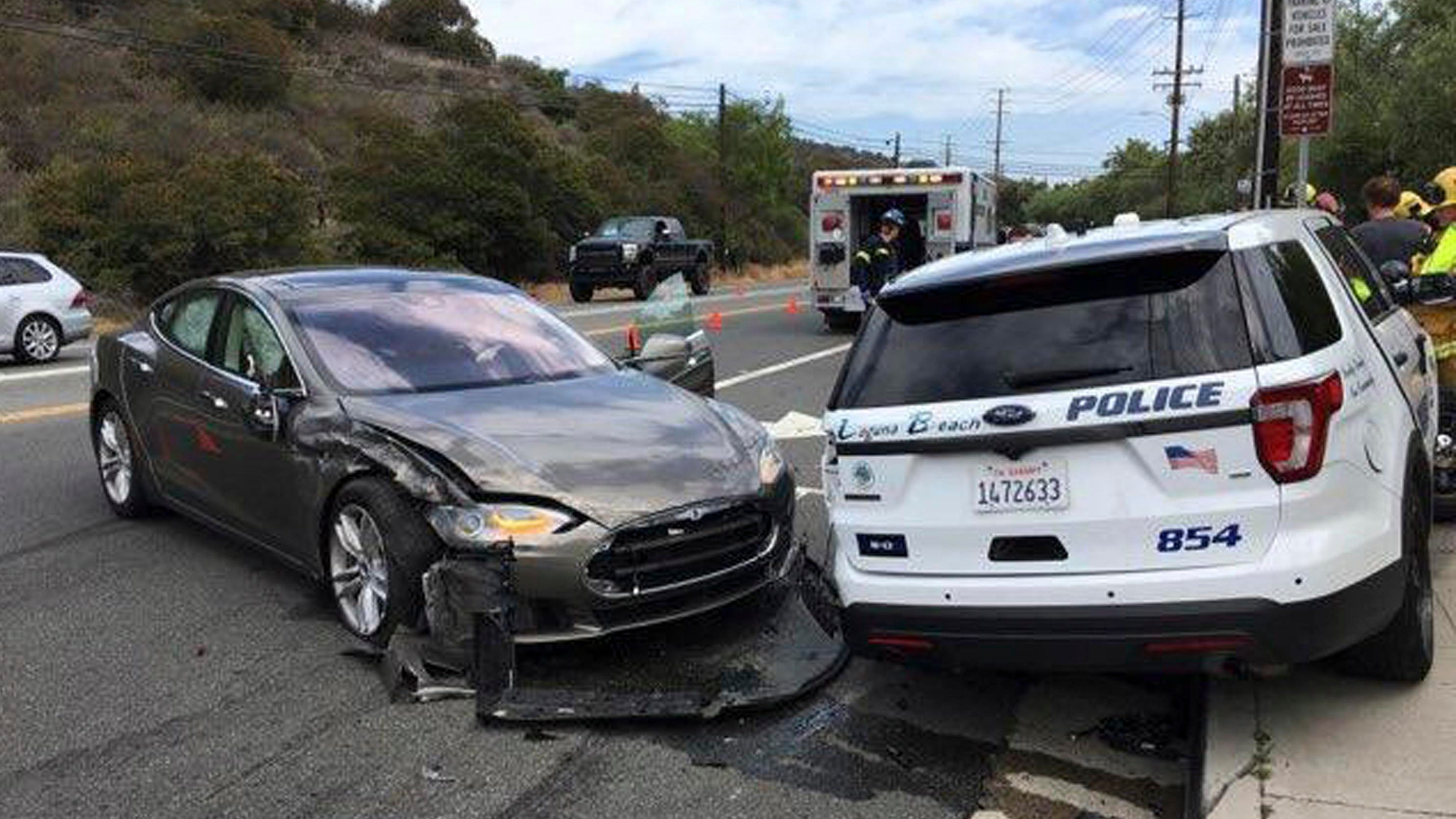 Tesla Autopilot Faces U.S. Inquiry After Series of Crashes - The New York  Times